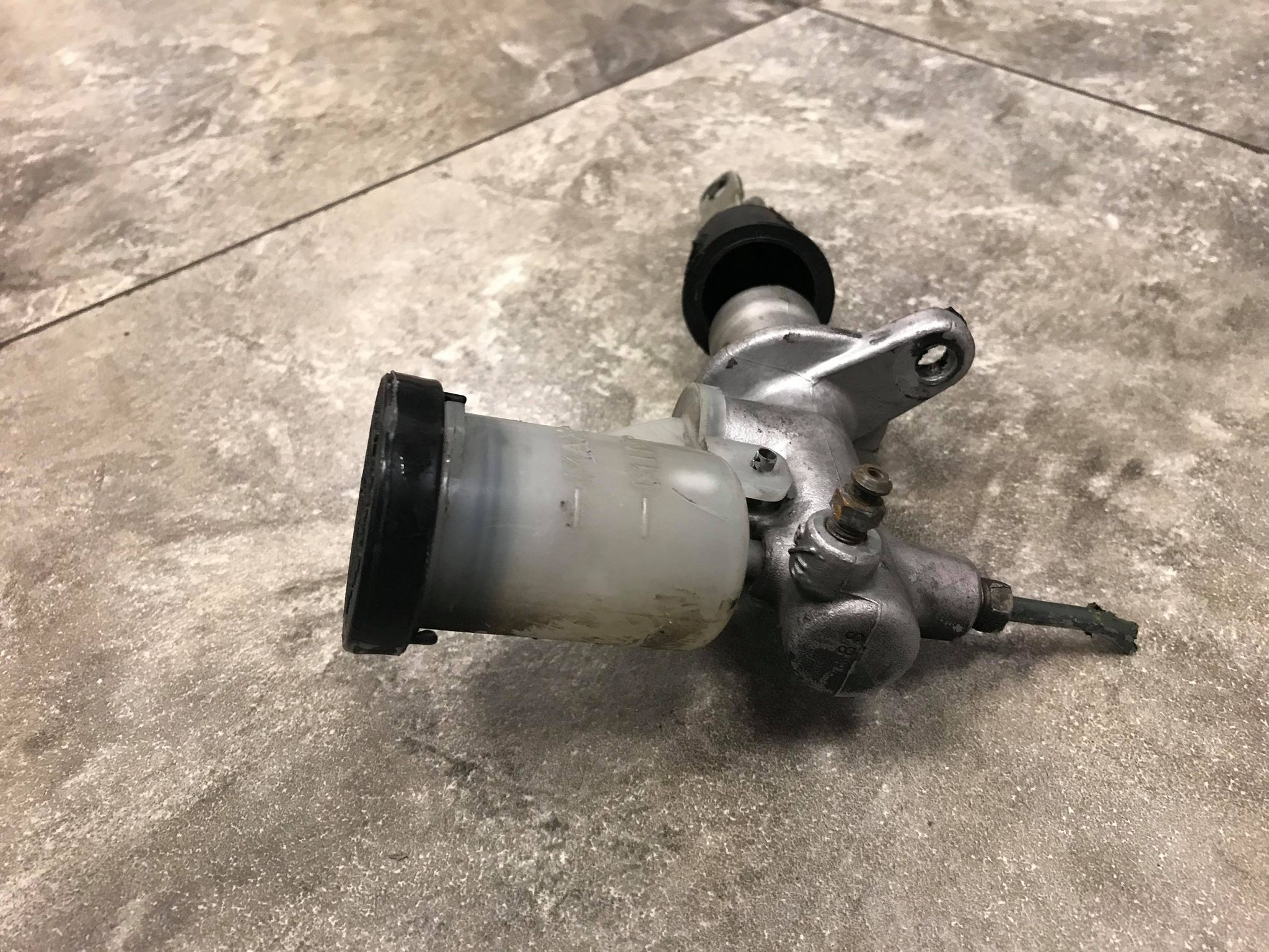 JDM 92-97 Mazda RX7 FD3S 13B Turbo OEM Clutch Master Cylinder