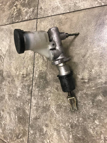 JDM 92-97 Mazda RX7 FD3S 13B Turbo OEM Clutch Master Cylinder - view 5